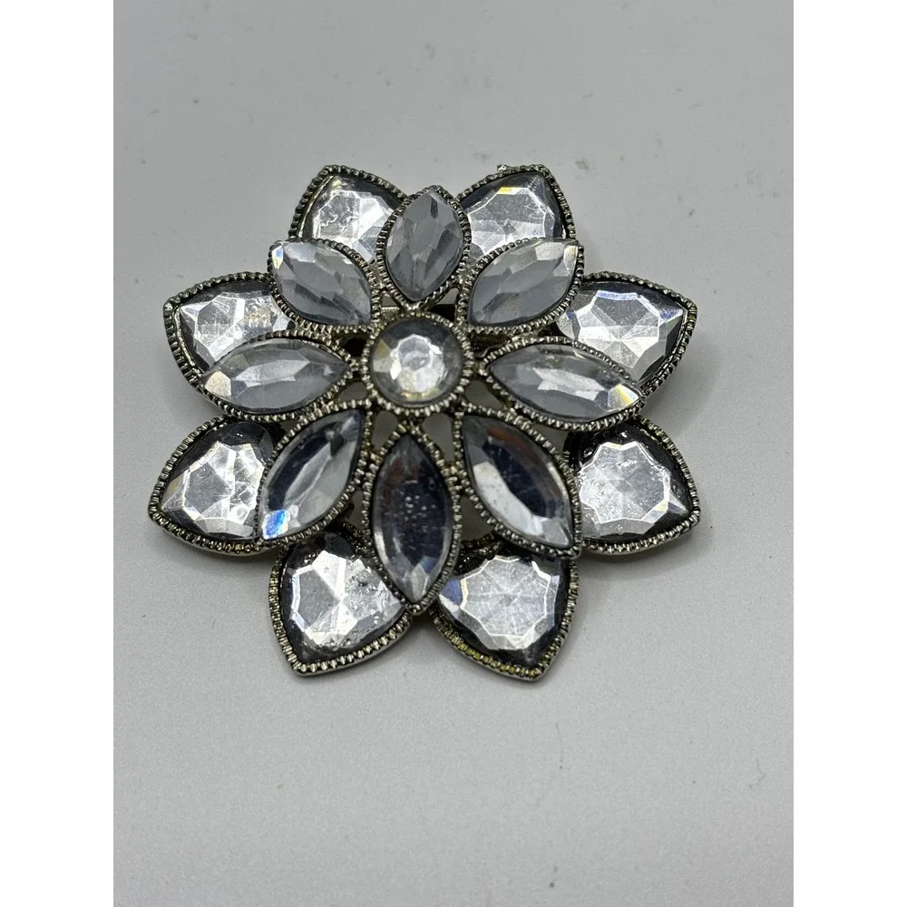Unbranded Flower Brooch Women OS Silver Clear Rhinestone Layered Sunburst‎ Pin